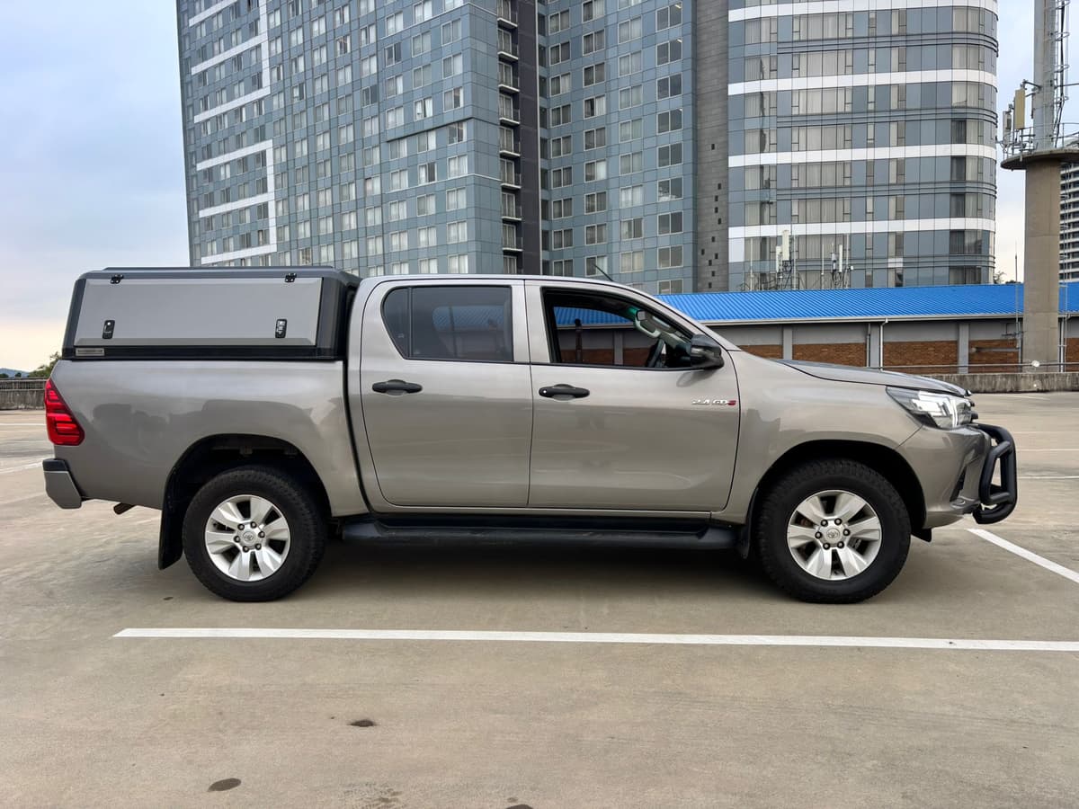 2016 Toyota Land Cruiser Prado - Image 8