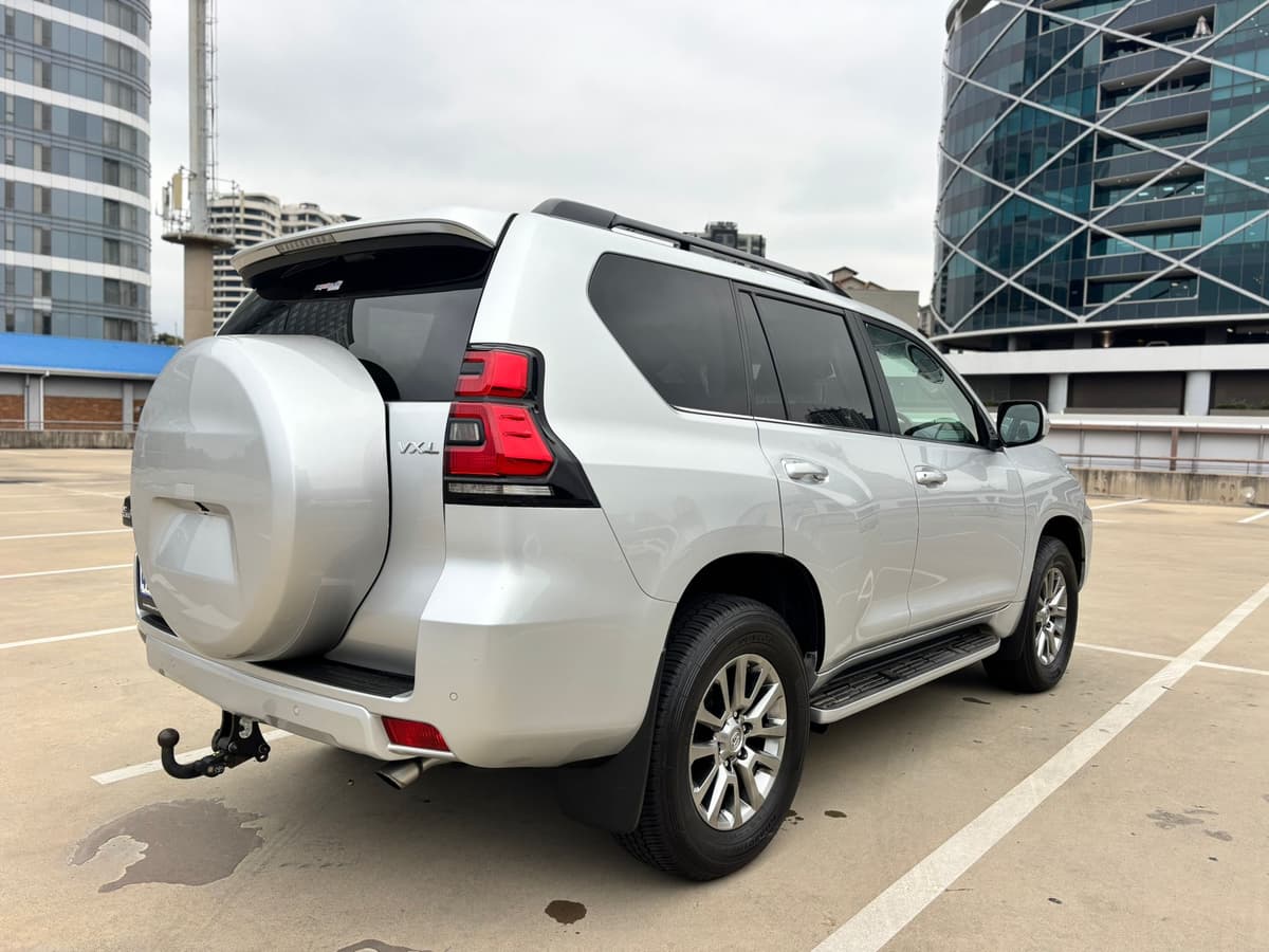 2016 Toyota Land Cruiser Prado - Image 9