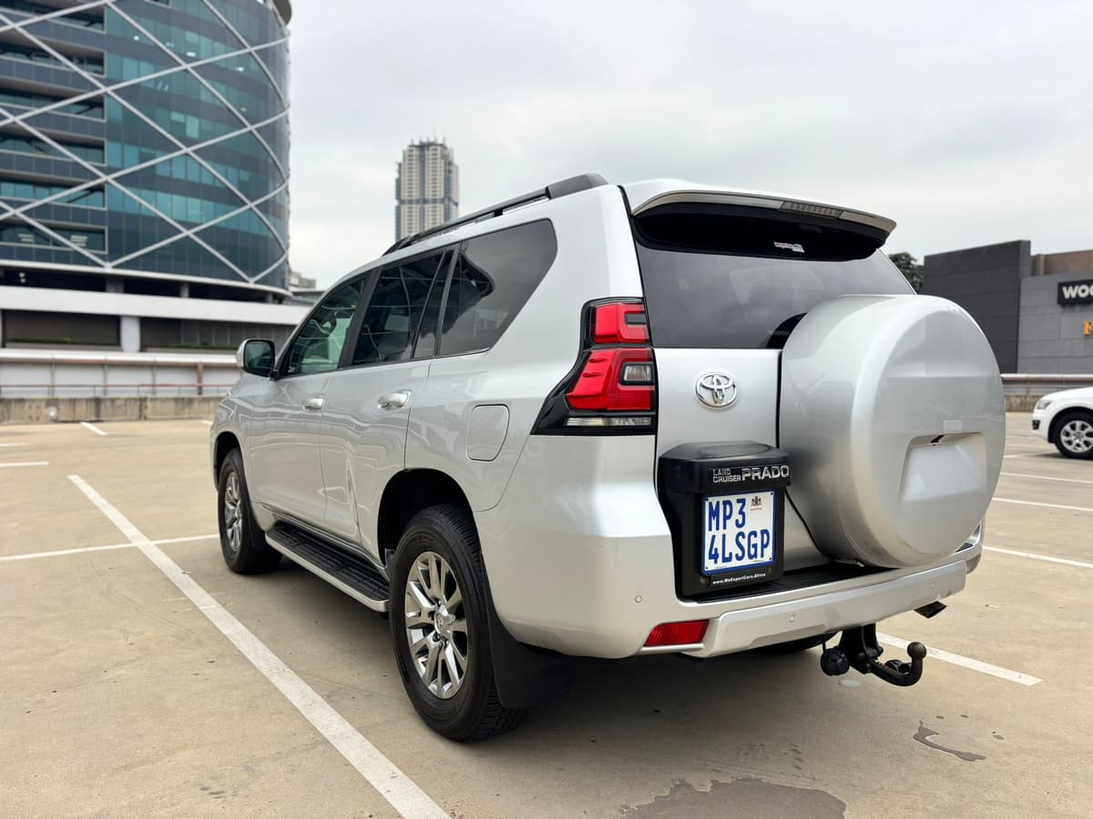 2016 Toyota Land Cruiser Prado - Image 13